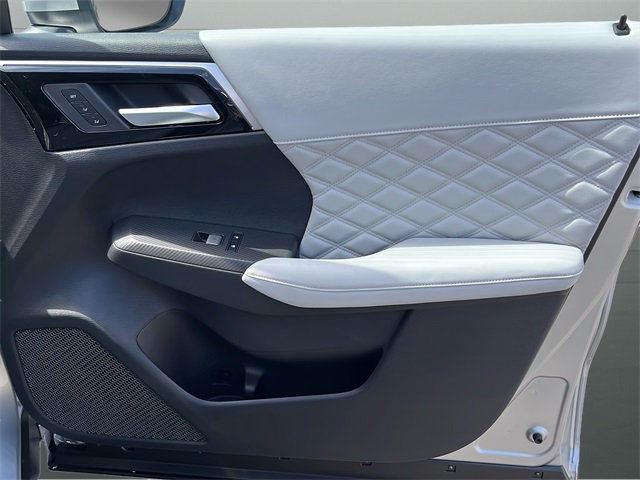 2025 Mitsubishi Outlander PHEV SEL photo 16