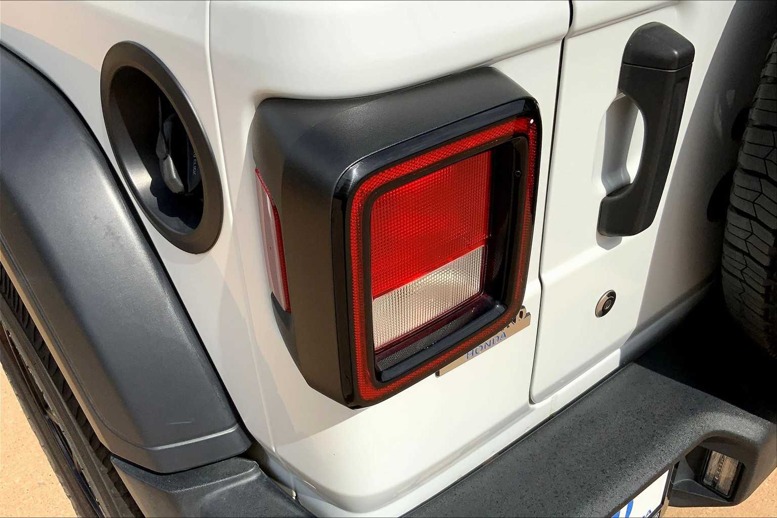 2020 Jeep Wrangler Unlimited Willys photo 25