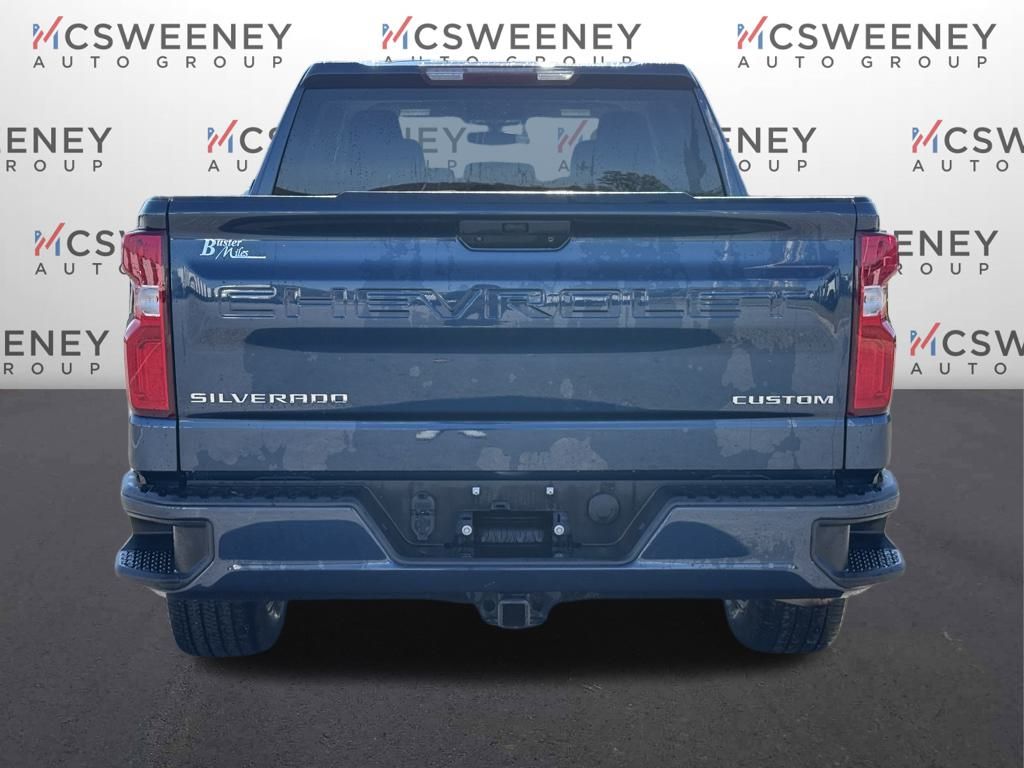 2021 Chevrolet Silverado 1500 Custom photo 2