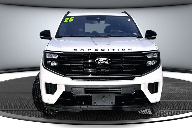Used 2025 Ford Expedition Platinum with VIN 1FMJK1MG2SEA00630 for sale in Kansas City