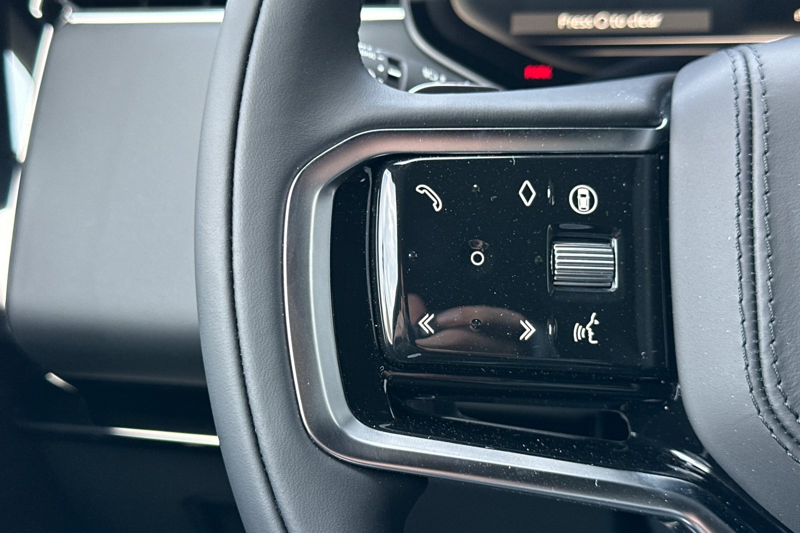 2025 Land Rover Range Rover Sport P360 S photo 24