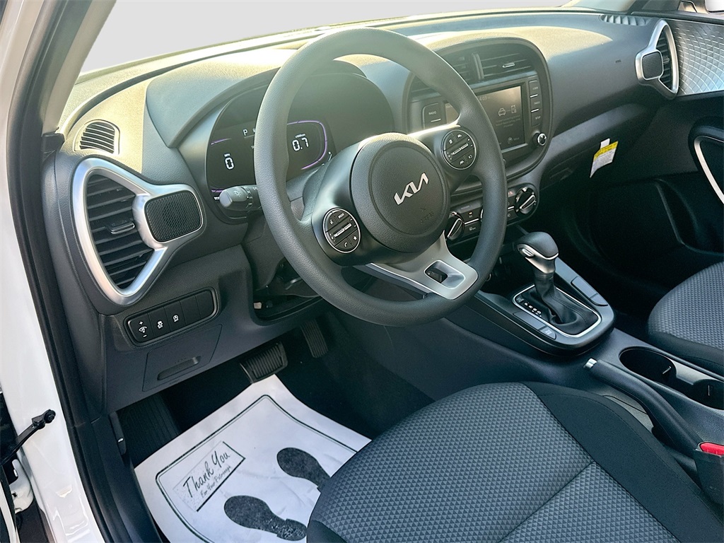 2025 Kia Soul LX photo 4