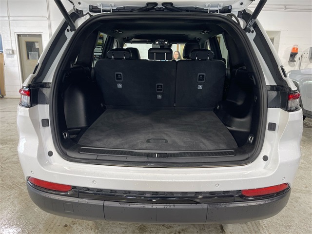 2022 Jeep Grand Cherokee Altitude photo 17