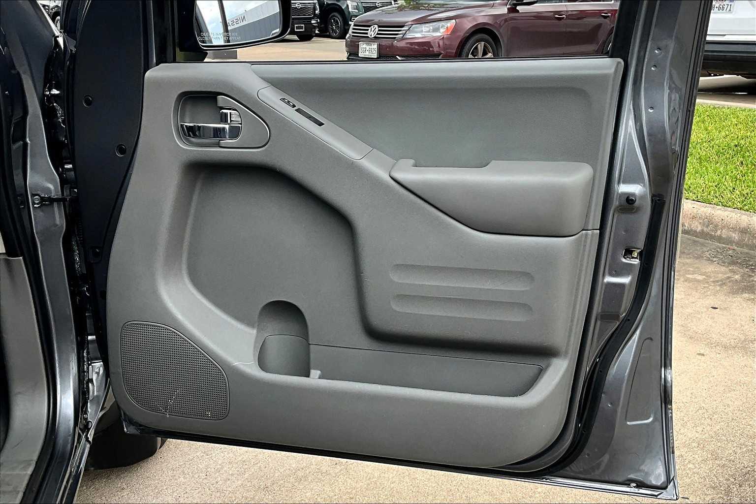 2020 Nissan Frontier SV Crew Cab photo 19