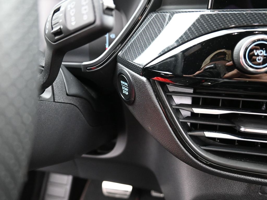 2023 Ford Escape ST-Line photo 17