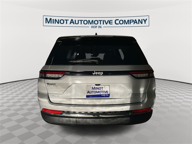 2025 Jeep Grand Cherokee Laredo photo 3