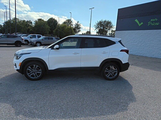 2023 Kia Seltos S photo 2