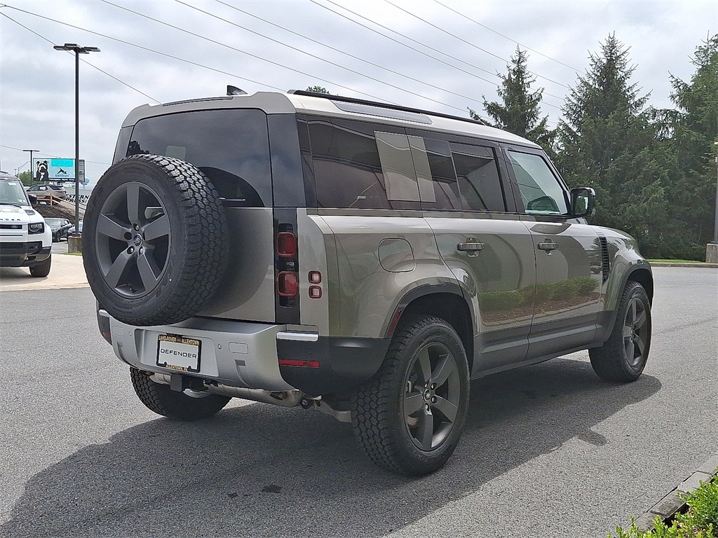 2025 Land Rover Defender 110 S photo 3