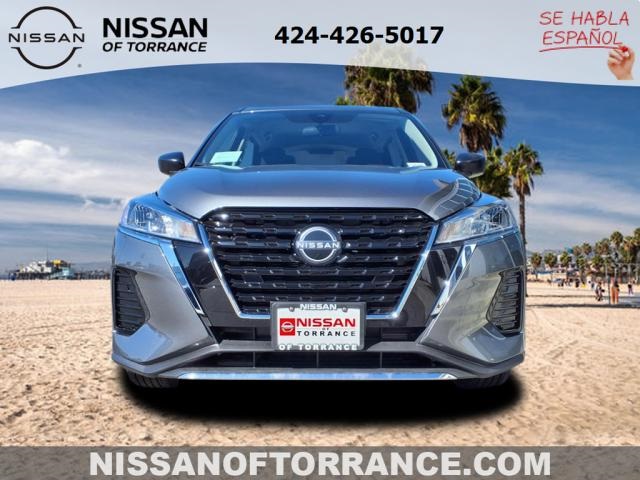 2025 Nissan Kicks Play S photo 2