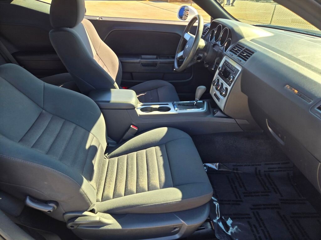 2010 Dodge Challenger SE photo 4