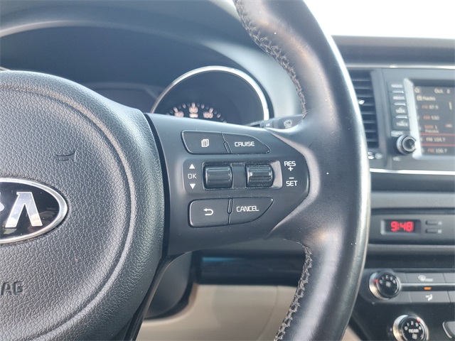 2017 Kia Sedona LX photo 14