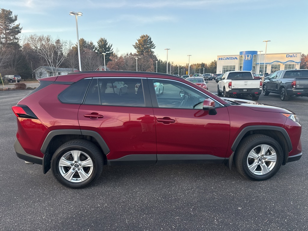 2020 Toyota RAV4 XLE photo 3