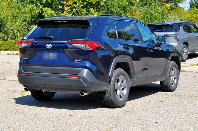 2025 Toyota RAV4 XLE photo 3