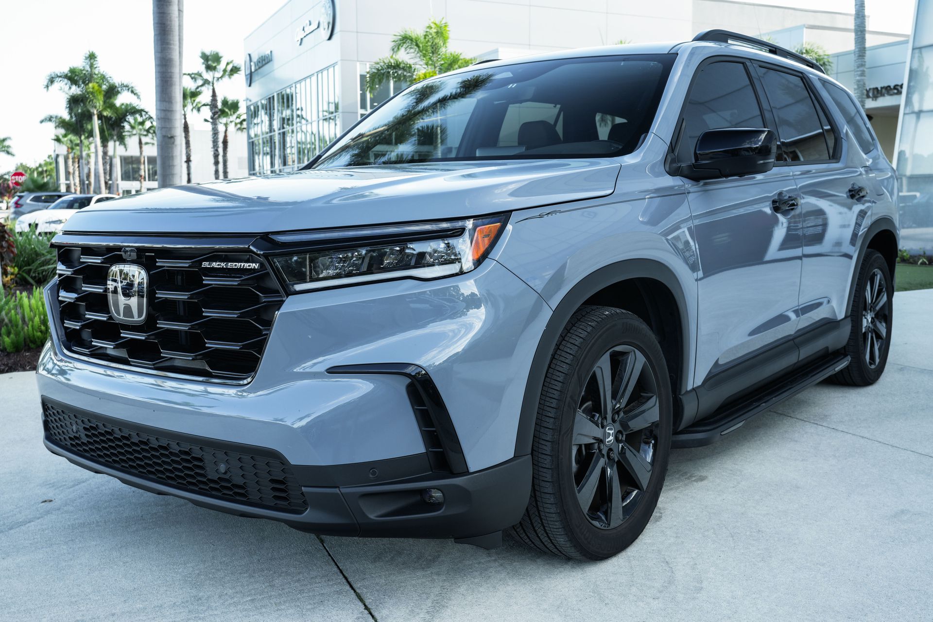 2025 Honda Pilot Black Edition photo 4