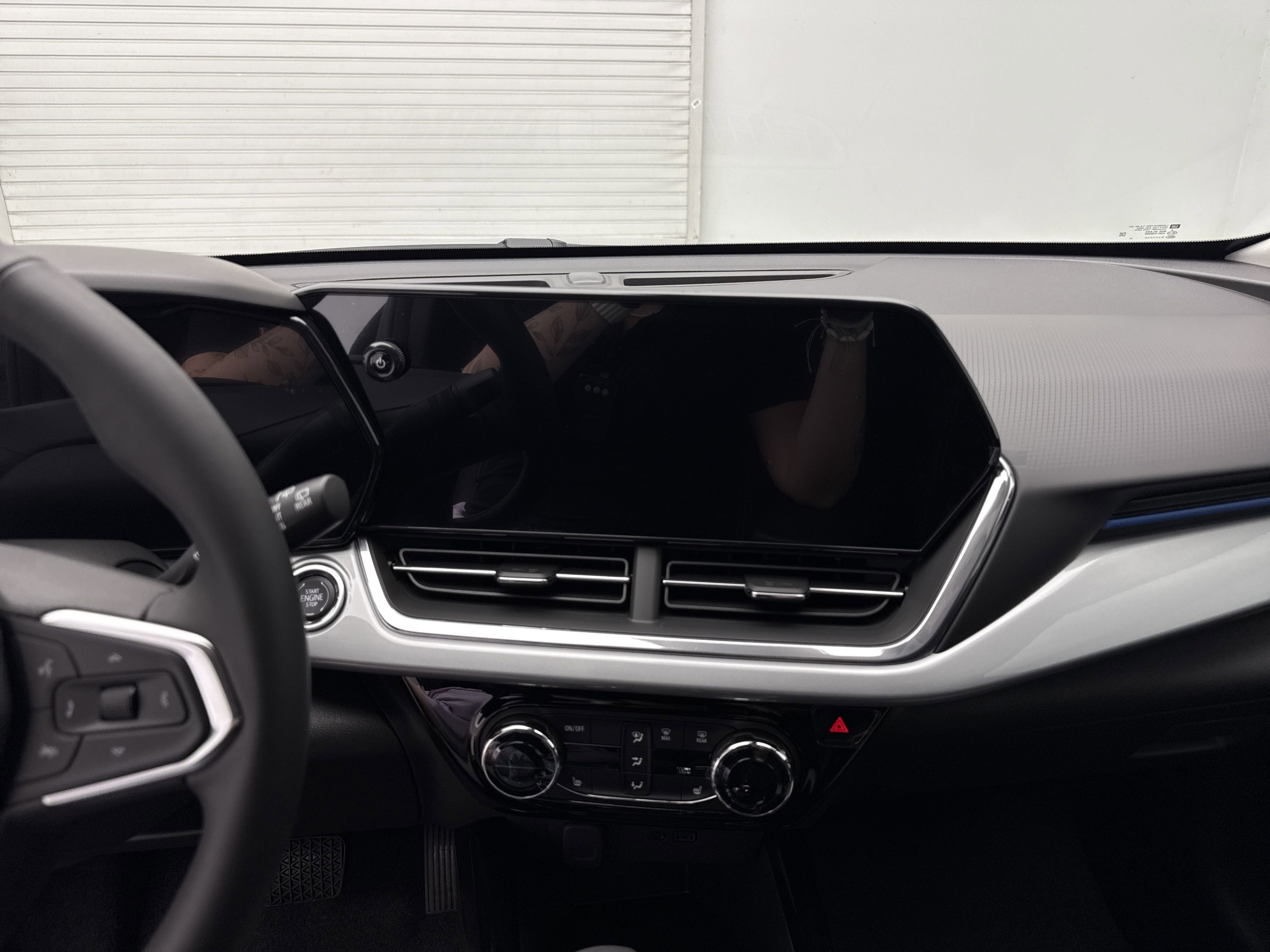 2025 Chevrolet Trax LT photo 16