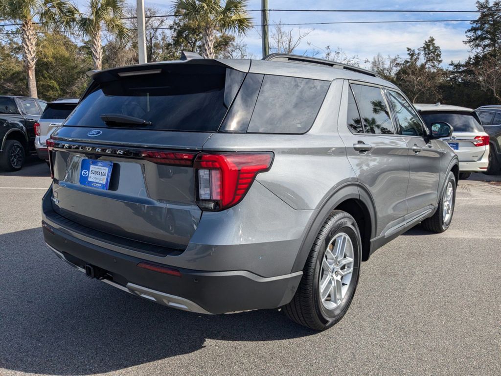 2025 Ford Explorer photo 4