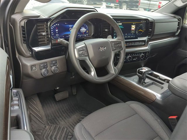 2025 Chevrolet Silverado 1500 RST photo 2