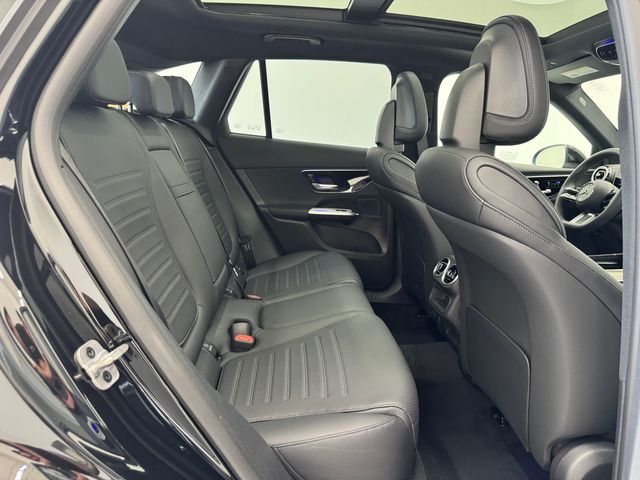 2025 Mercedes Benz GLC 300 4MATIC photo 12