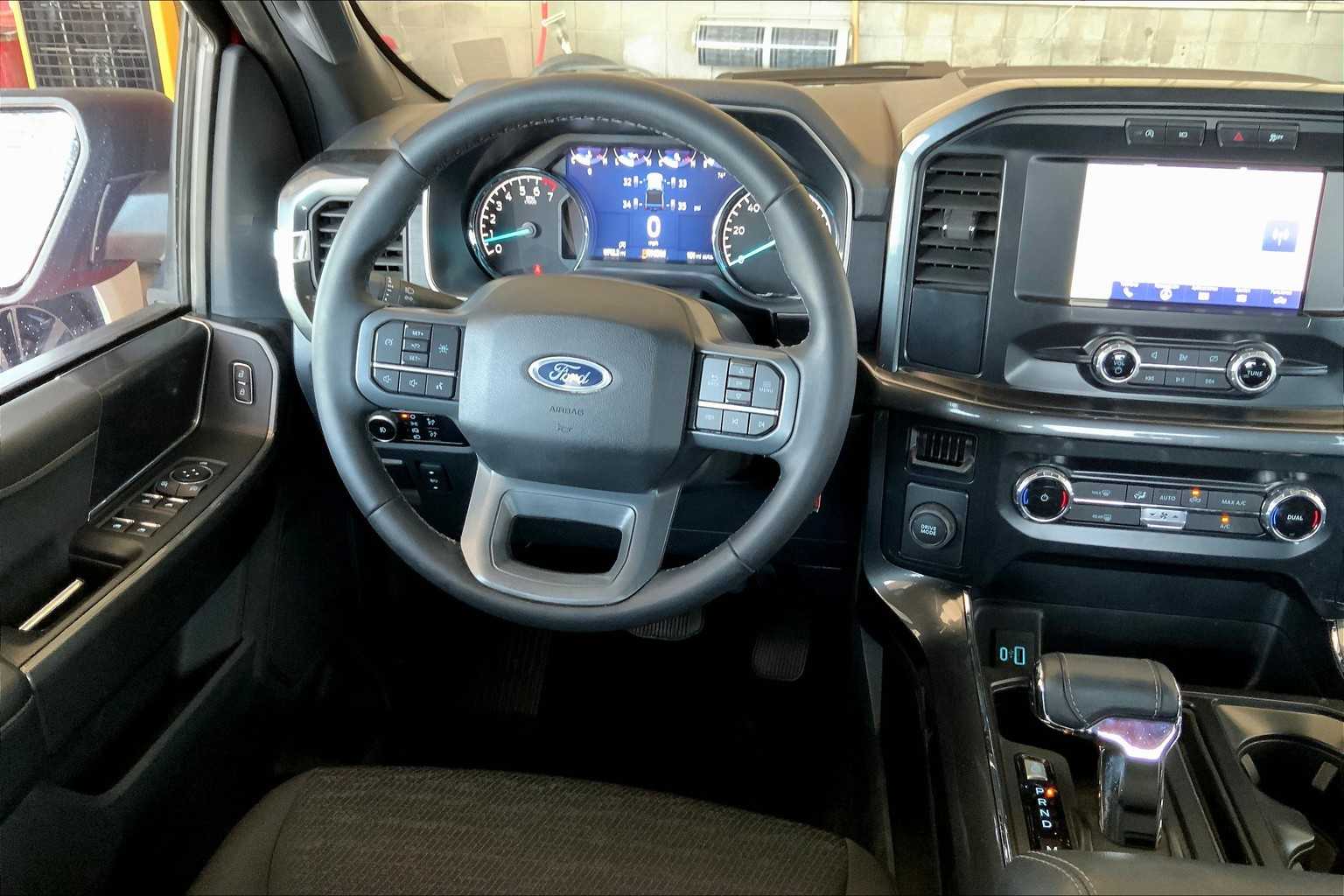 2023 Ford F-150 XLT photo 5