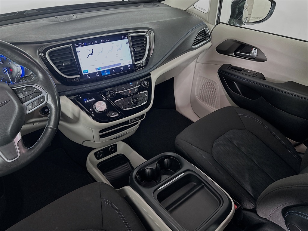 2021 Chrysler Pacifica Touring photo 22