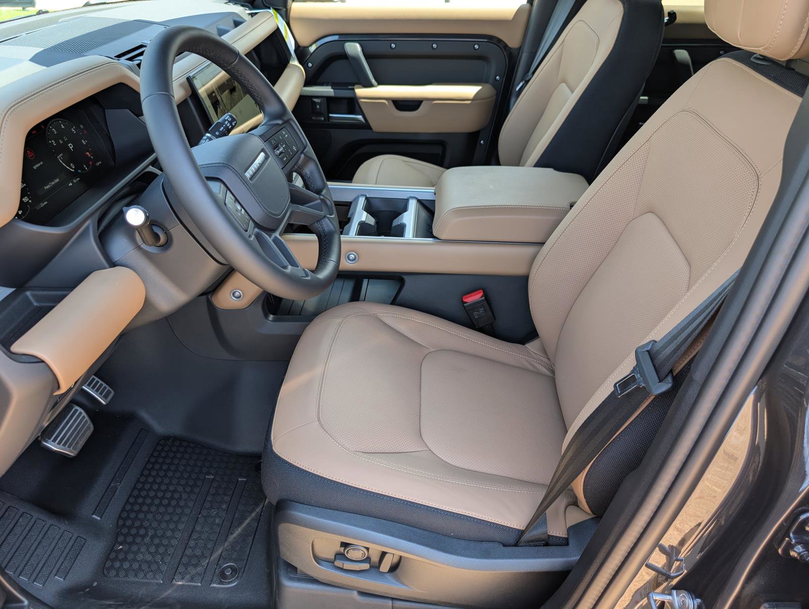 2025 Land Rover Defender 110 photo 20