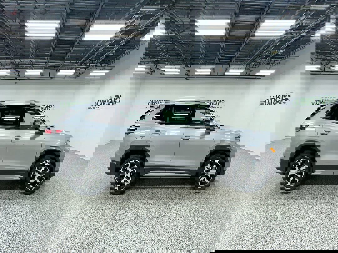 2025 Volkswagen Tiguan SE photo 2