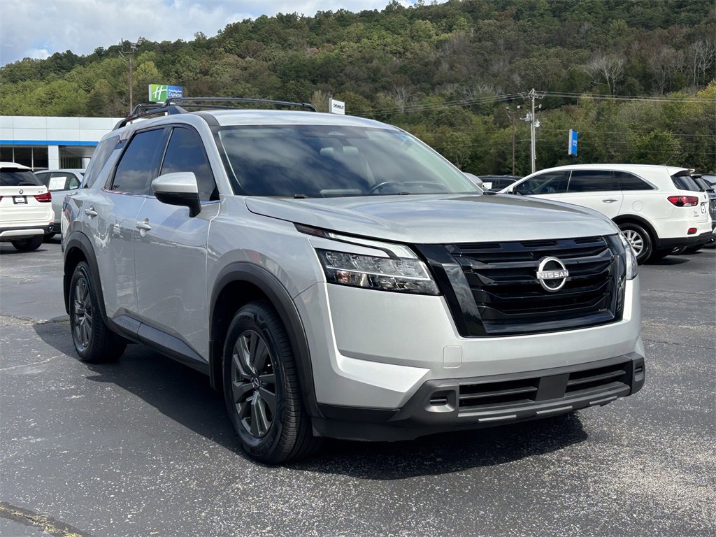 2022 Nissan Pathfinder SV photo 4