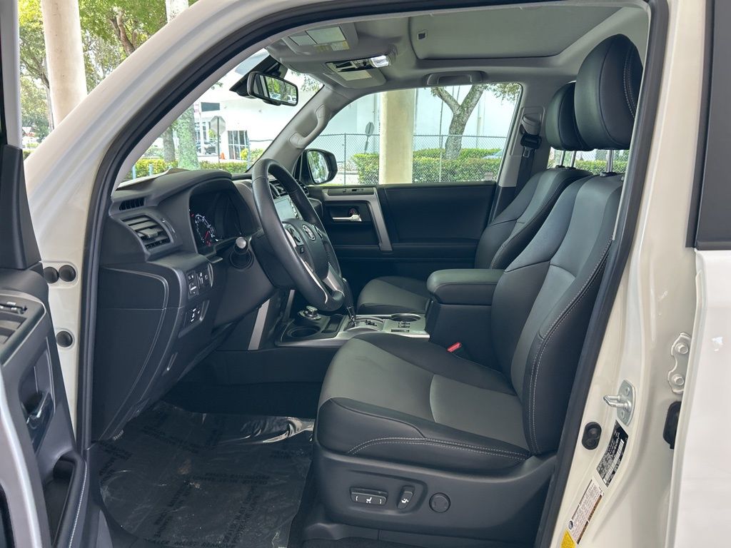 2022 Toyota 4Runner SR5 Premium photo 4