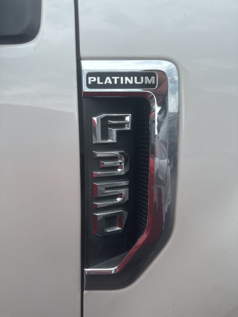 2017 Ford F-350 Platinum photo 4