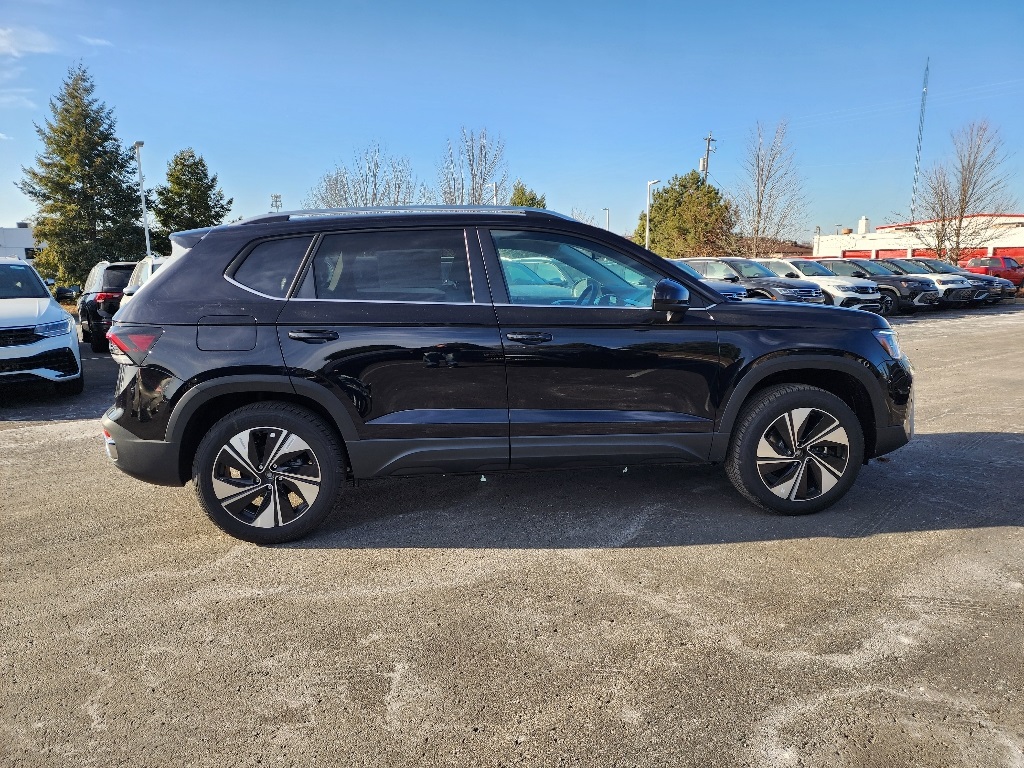 2025 Volkswagen Taos SE photo 2