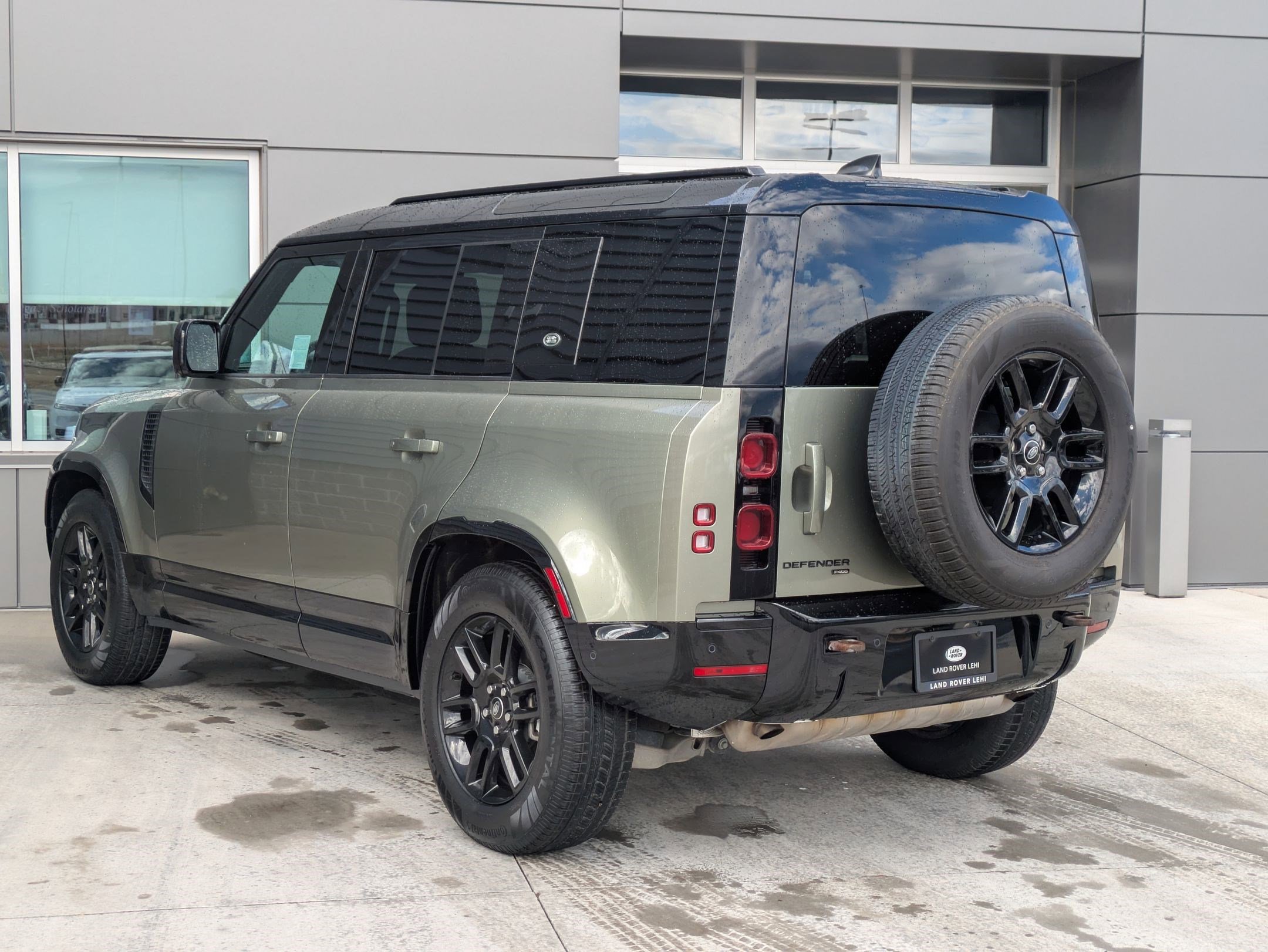 2023 Land Rover Defender 110 X-Dynamic SE photo 4