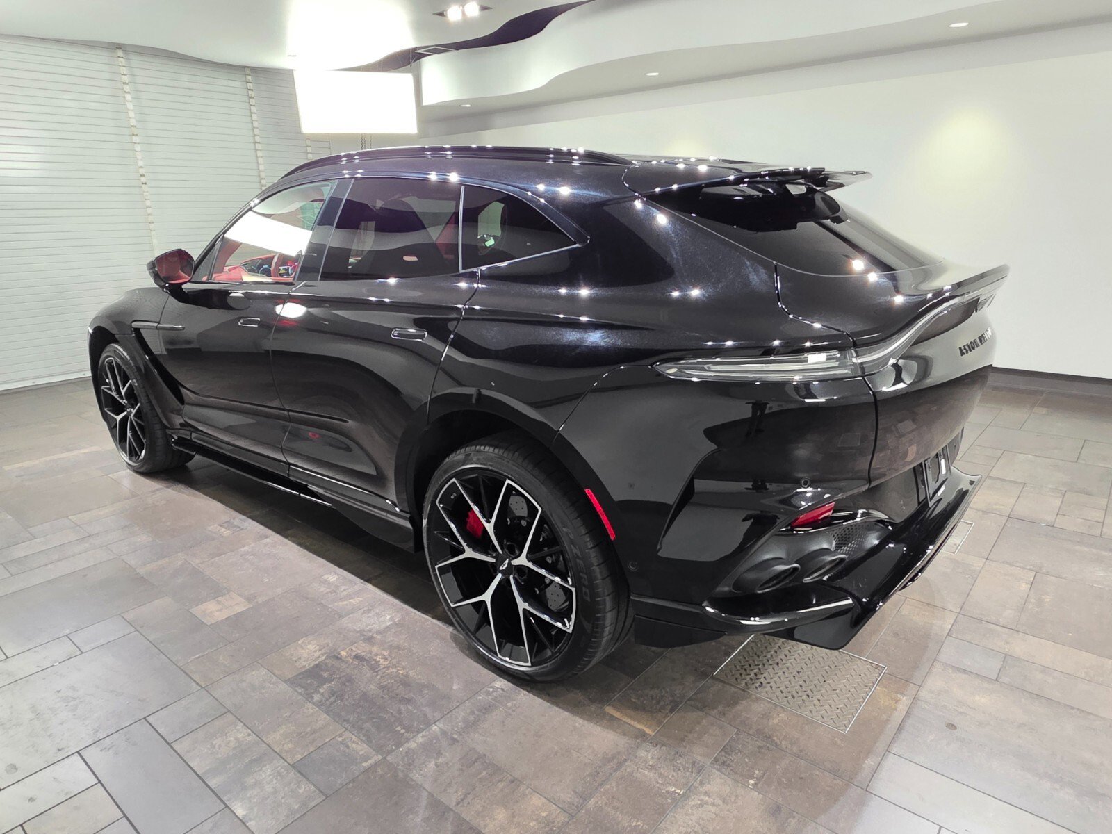 2025 Aston Martin DBX DBX707 photo 2