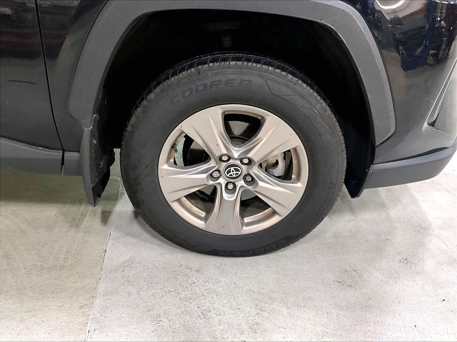 2023 Toyota RAV4 XLE photo 4