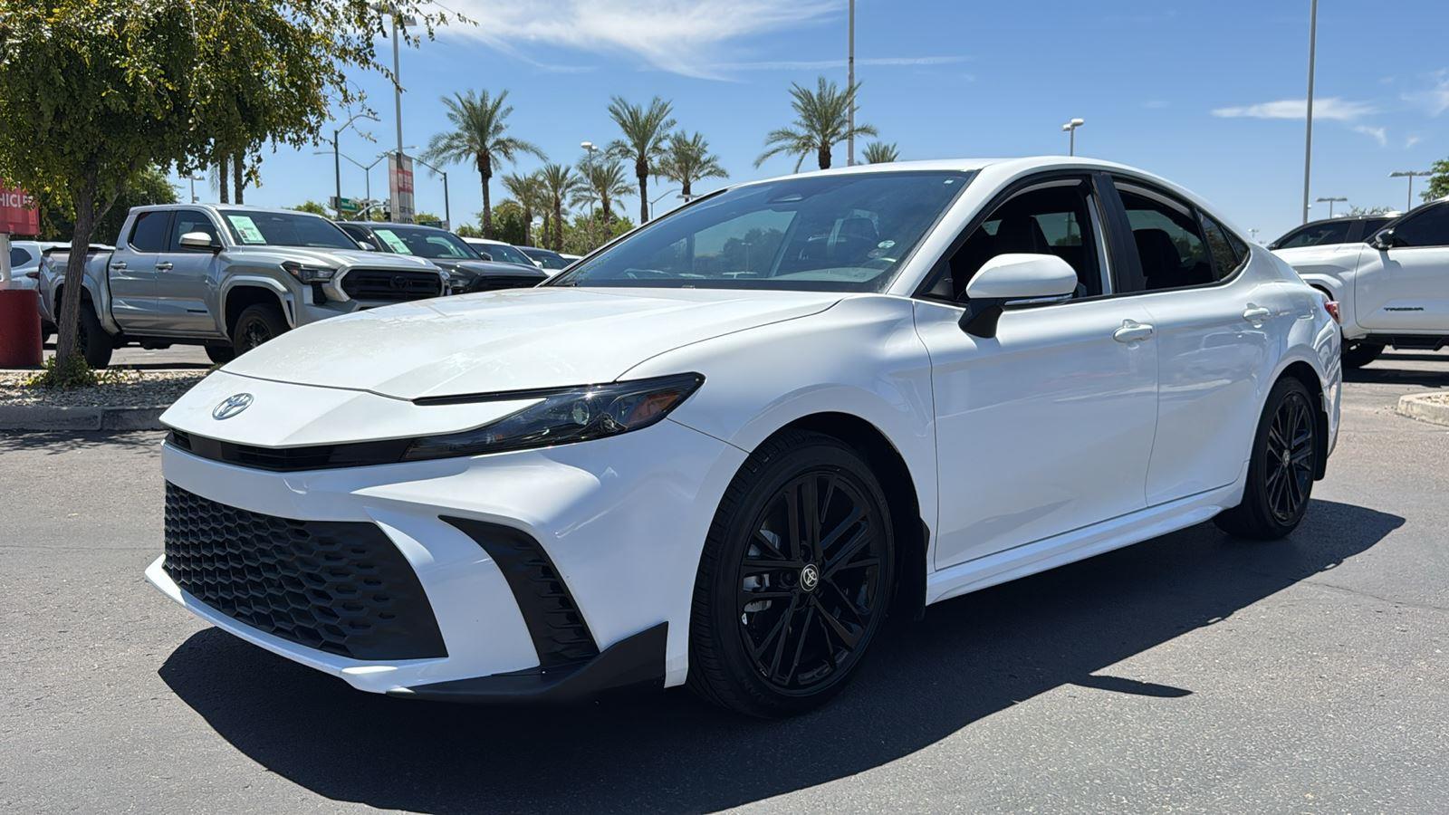 2025 Toyota Camry SE photo 3