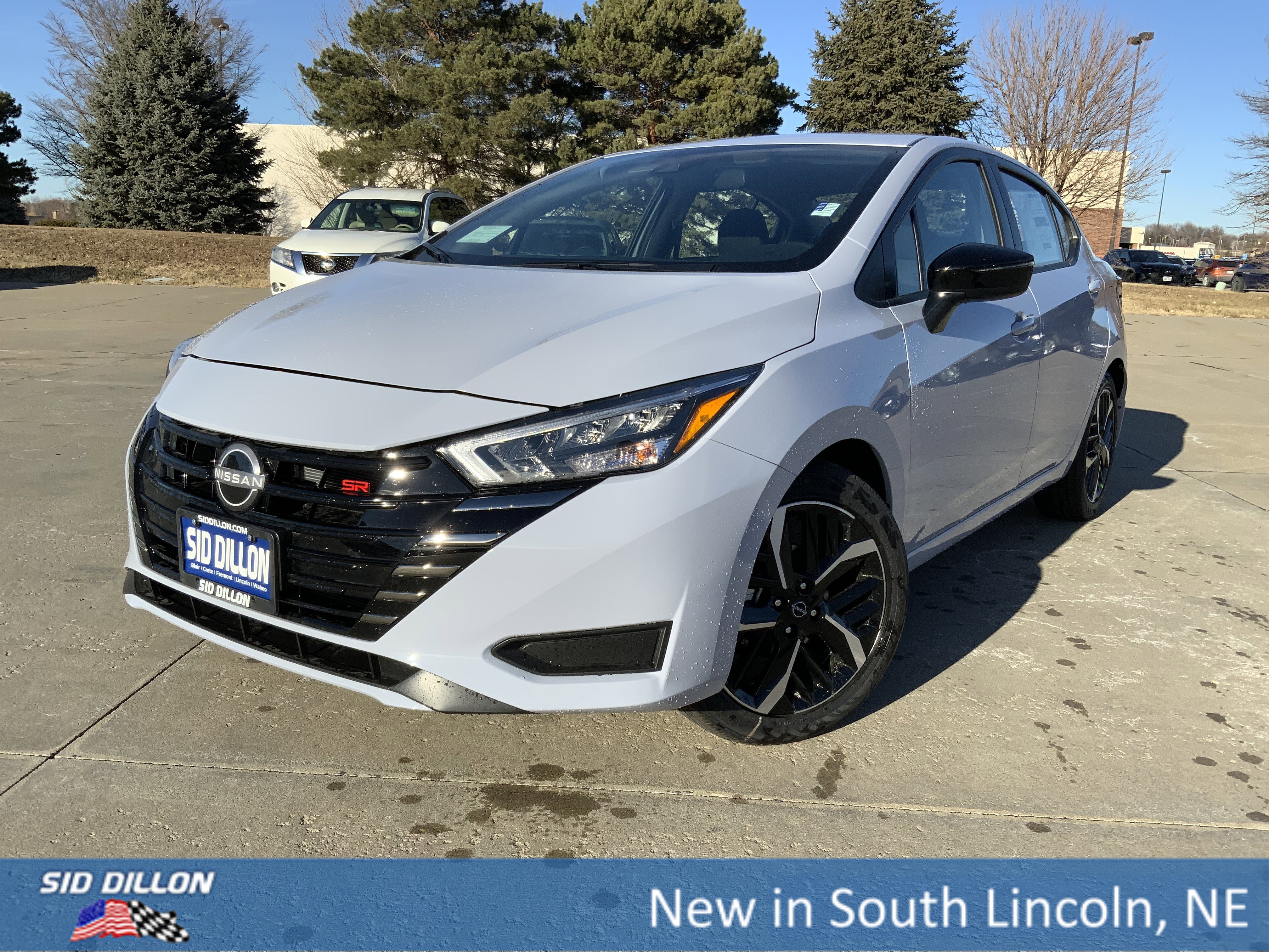 2025 Nissan Versa Sedan SR's photo