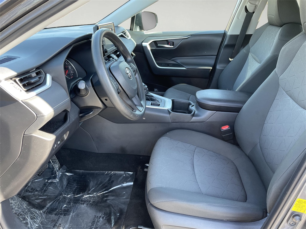 2022 Toyota RAV4 XLE photo 9