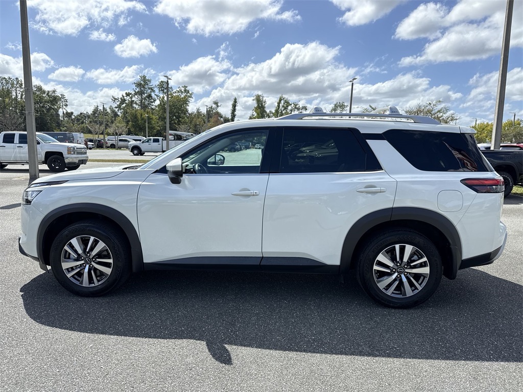 2022 Nissan Pathfinder SL photo 3
