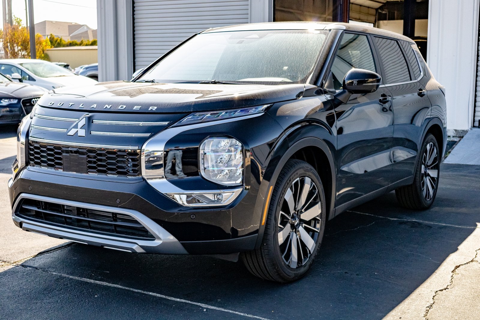 2025 Mitsubishi Outlander SE's photo