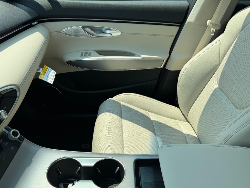 2026 Genesis GV70 2.5T Select photo 6