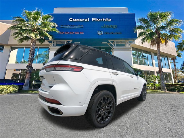 2025 Jeep Cherokee Summit photo 2