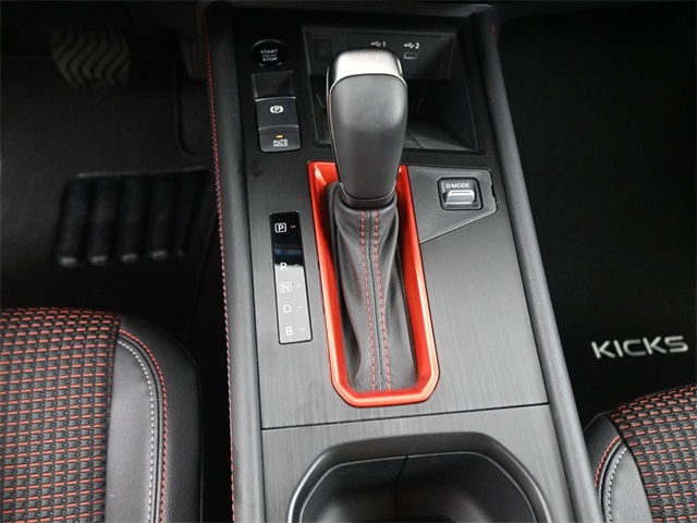 2025 Nissan Kicks SR photo 2
