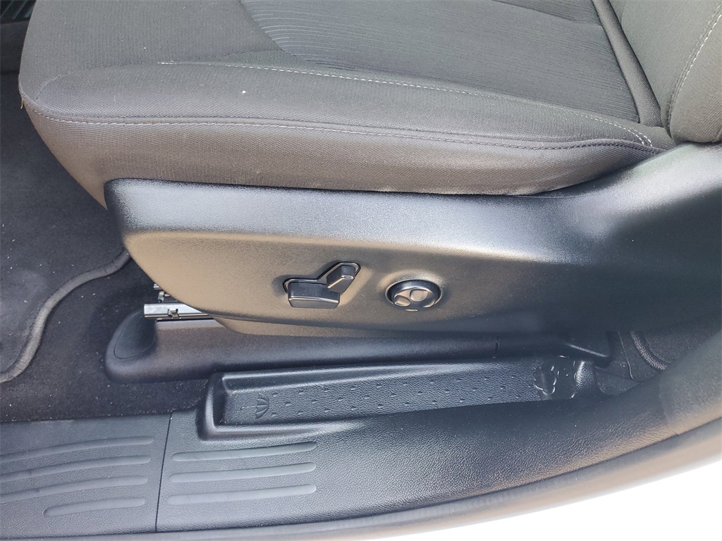 2024 Chrysler Pacifica Touring photo 15
