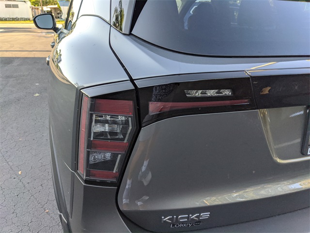 2026 Nissan Kicks SR photo 7