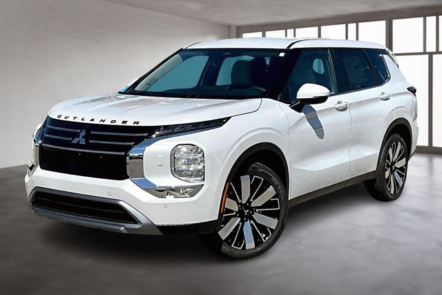 2025 Mitsubishi Outlander SE photo 2