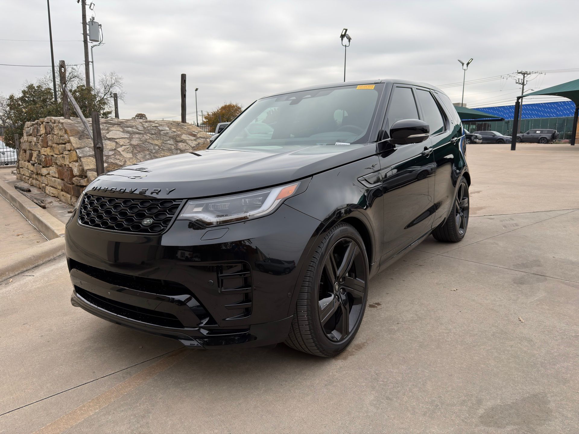 2024 Land Rover Discovery Dynamic SE's photo