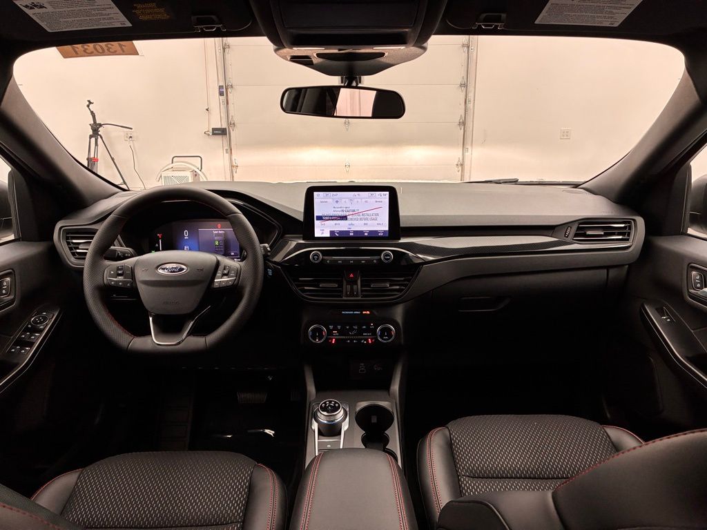 2026 Ford Escape ST-Line photo 2