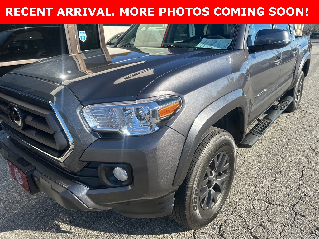 2022 Toyota Tacoma SR5 photo 2