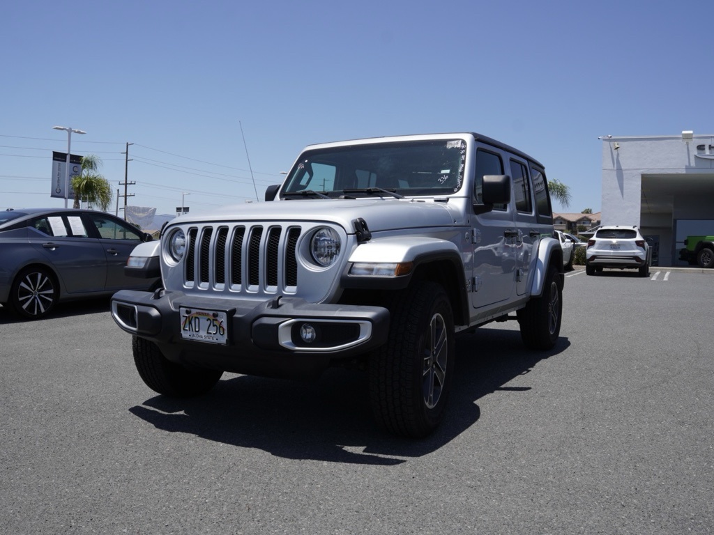 2023 Jeep Wrangler Sahara photo 8