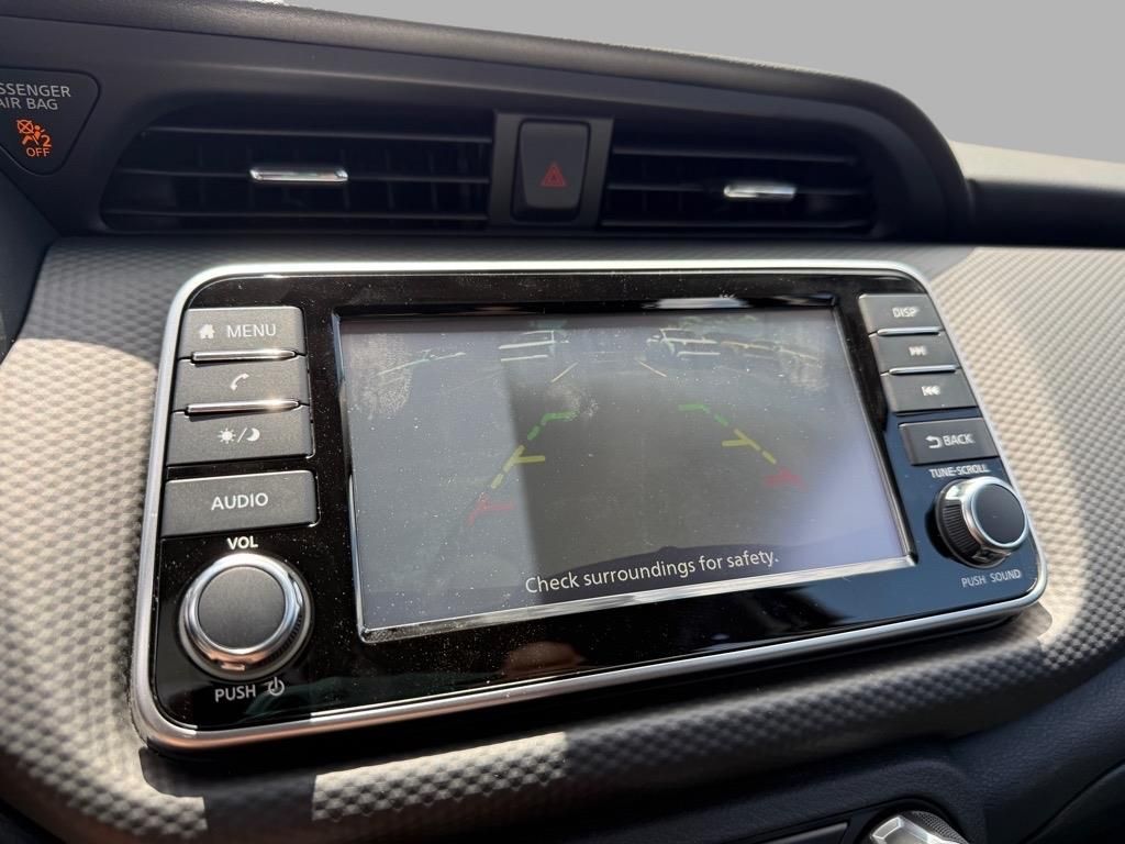 2025 Nissan Kicks Play S photo 3