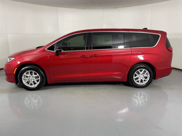 2026 Chrysler Pacifica photo 5